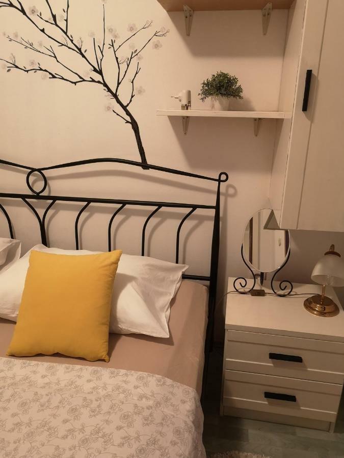 Appartamento Apartman Mera Zara Esterno foto