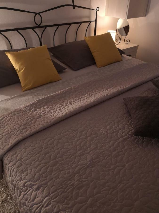 Appartamento Apartman Mera Zara Esterno foto