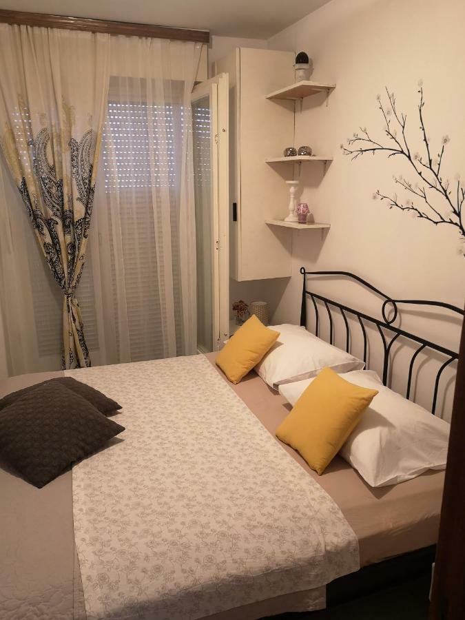 Appartamento Apartman Mera Zara Esterno foto
